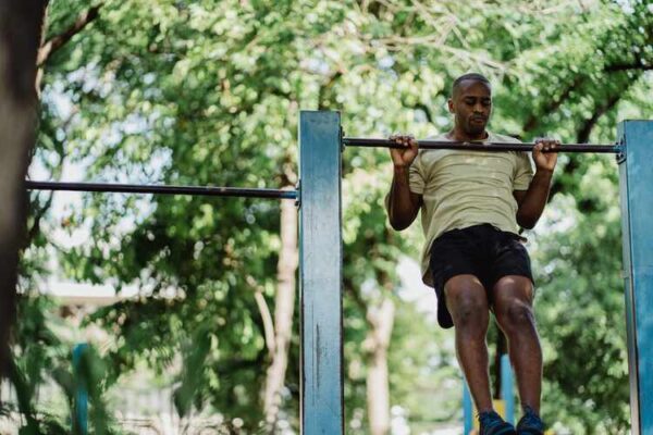 Ultimate Guide to Outdoor or Garden Pull-Up Bars