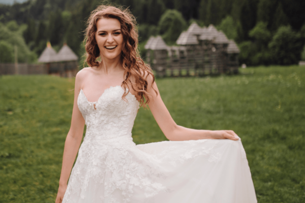 Wedding Dress Styles for Hourglass Beauty